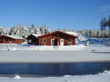 Vinter-Kosta-Lodge-Stugor